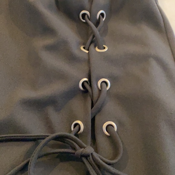 Women’s Skirt/skort-shorts underneath 
Size XS - Picture 2 of 7